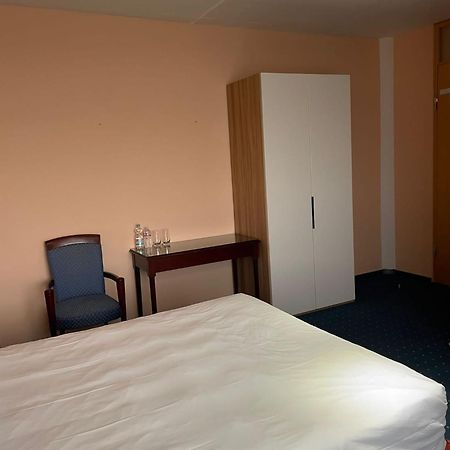 Eventhaus Aparthotel Panzweiler Bagian luar foto