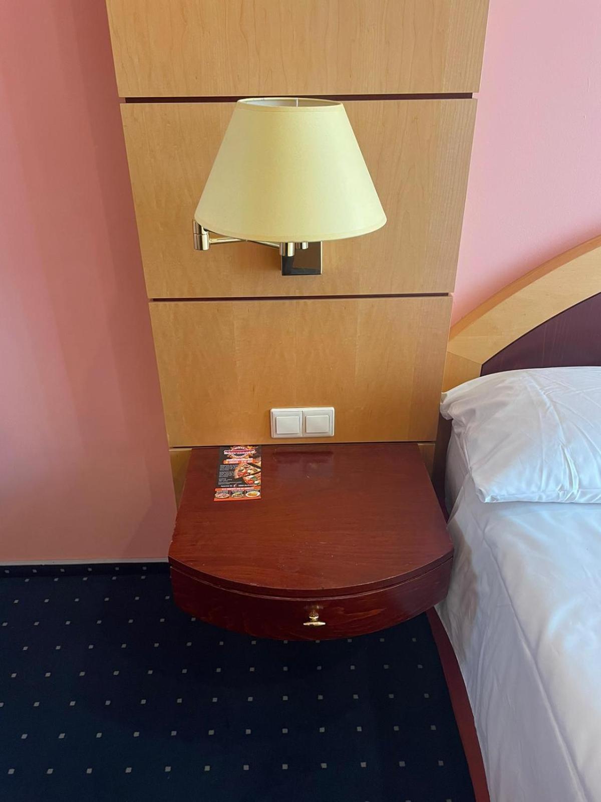 Eventhaus Aparthotel Panzweiler Bagian luar foto