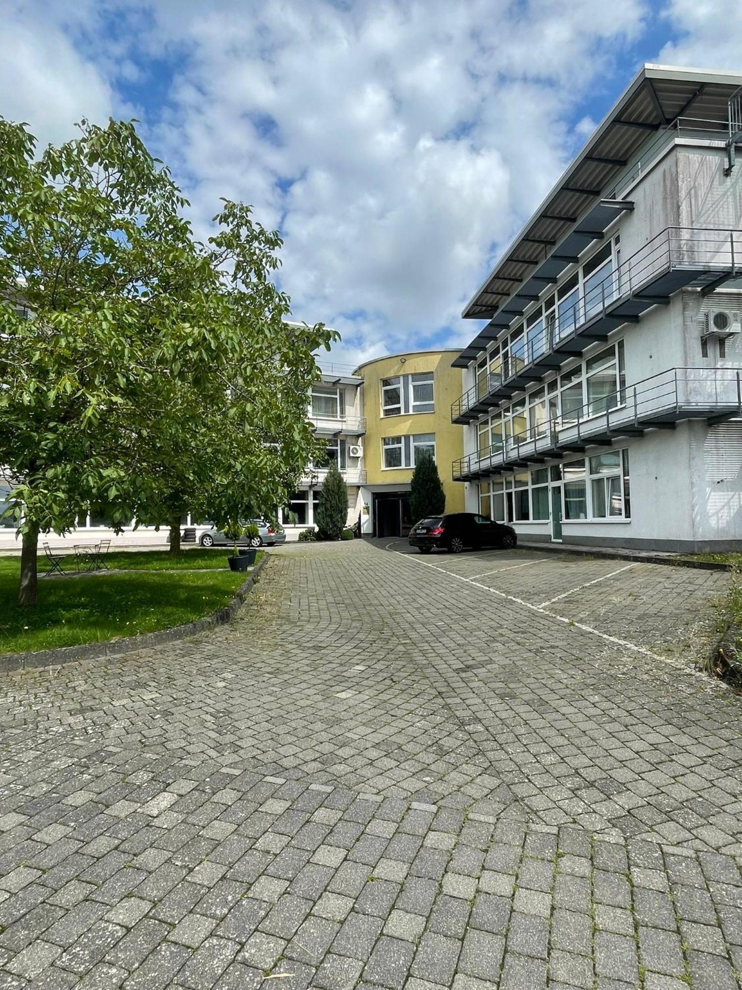 Eventhaus Aparthotel Panzweiler Bagian luar foto