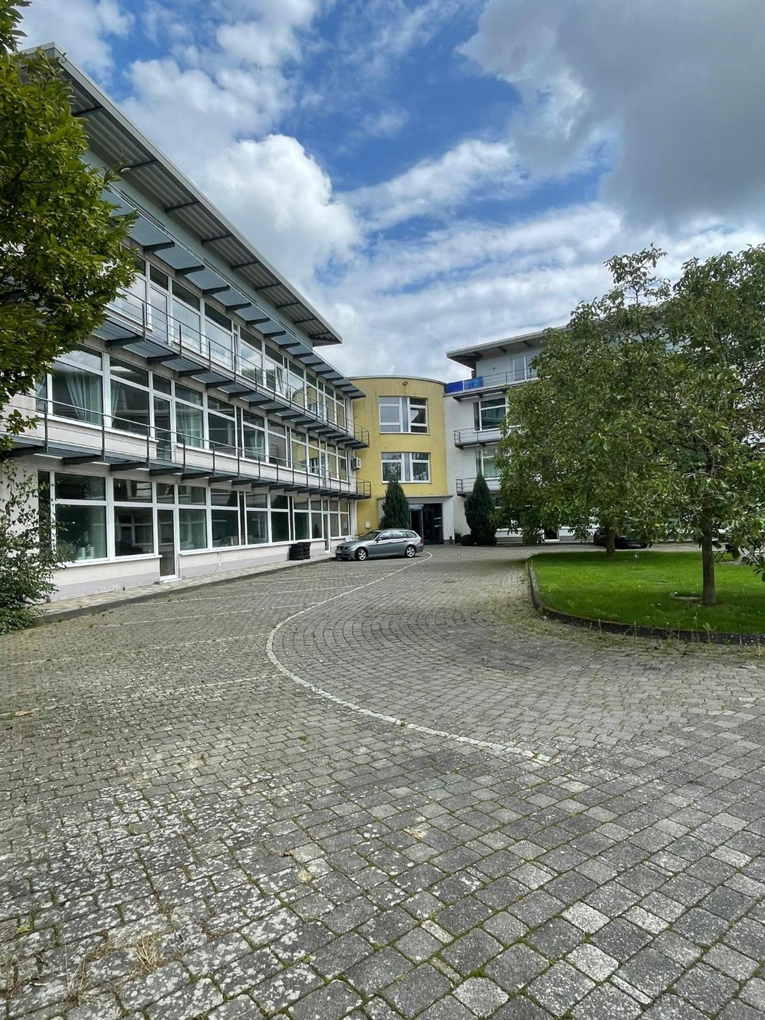 Eventhaus Aparthotel Panzweiler Bagian luar foto