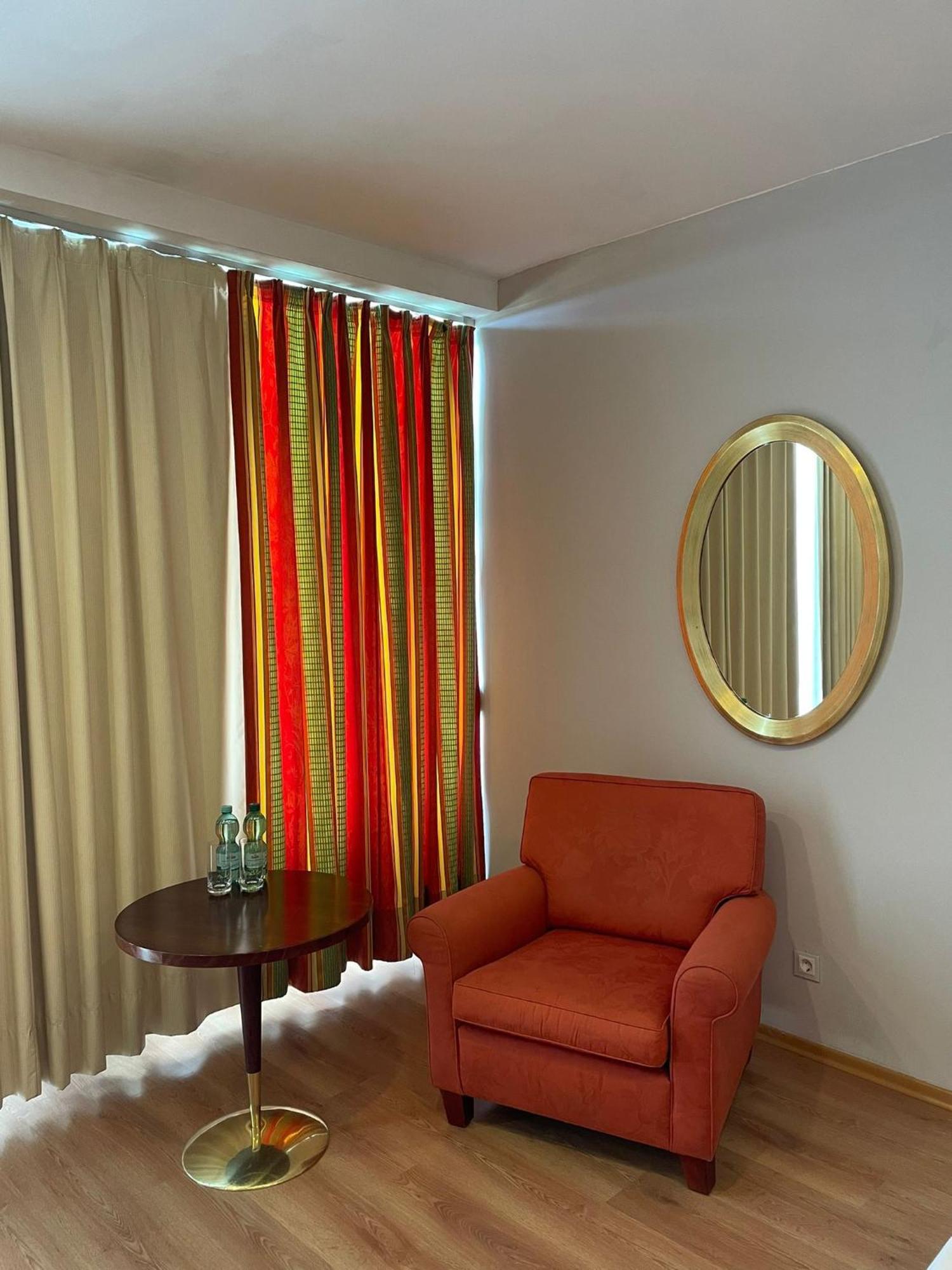 Eventhaus Aparthotel Panzweiler Bagian luar foto