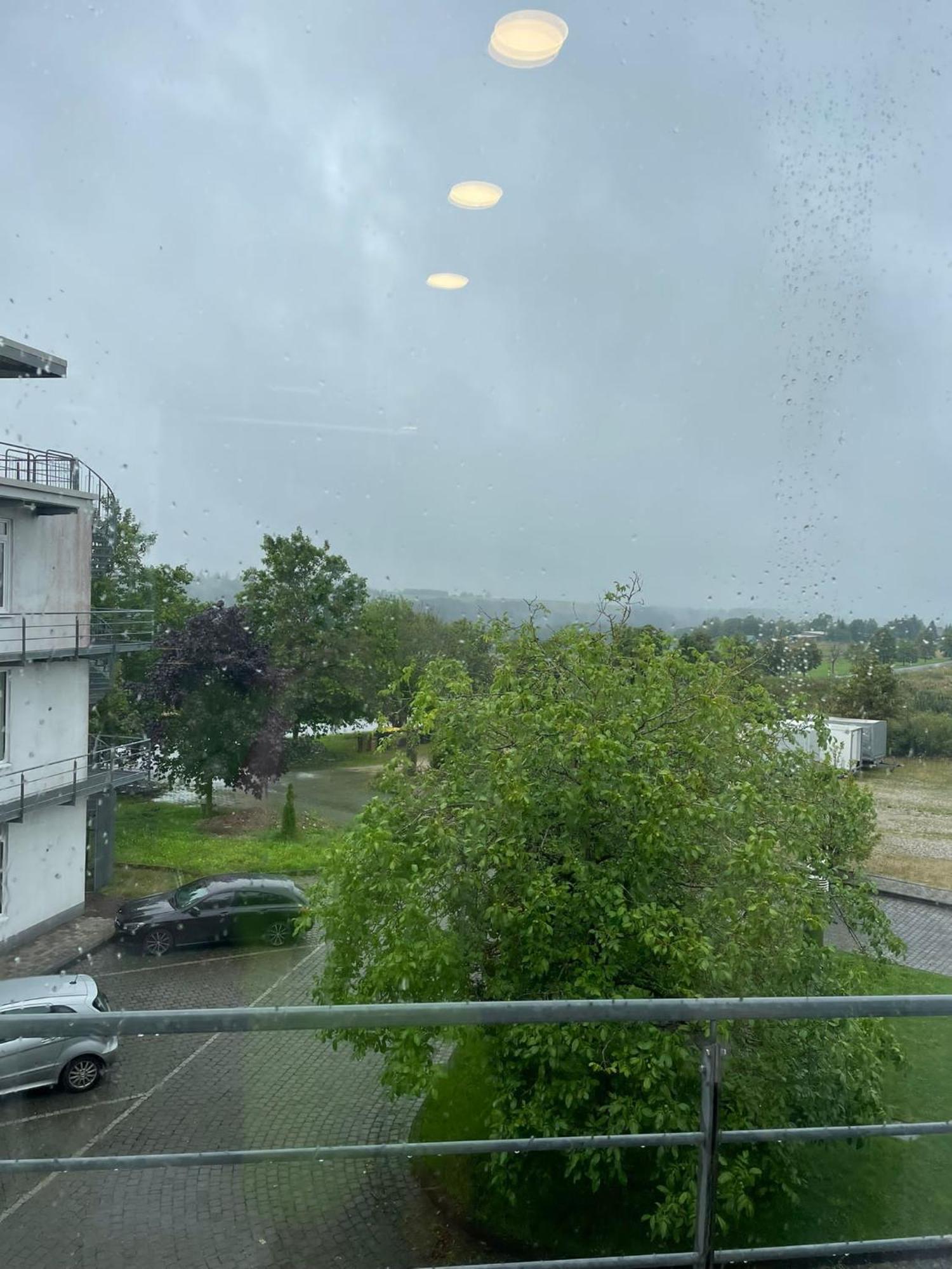Eventhaus Aparthotel Panzweiler Bagian luar foto