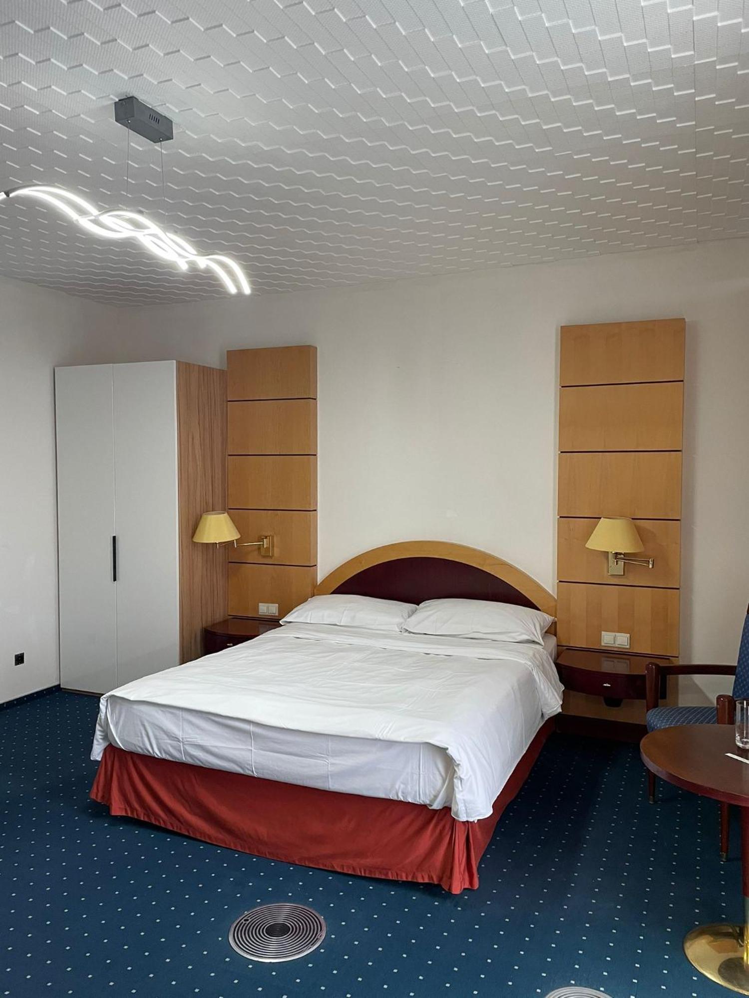Eventhaus Aparthotel Panzweiler Bagian luar foto