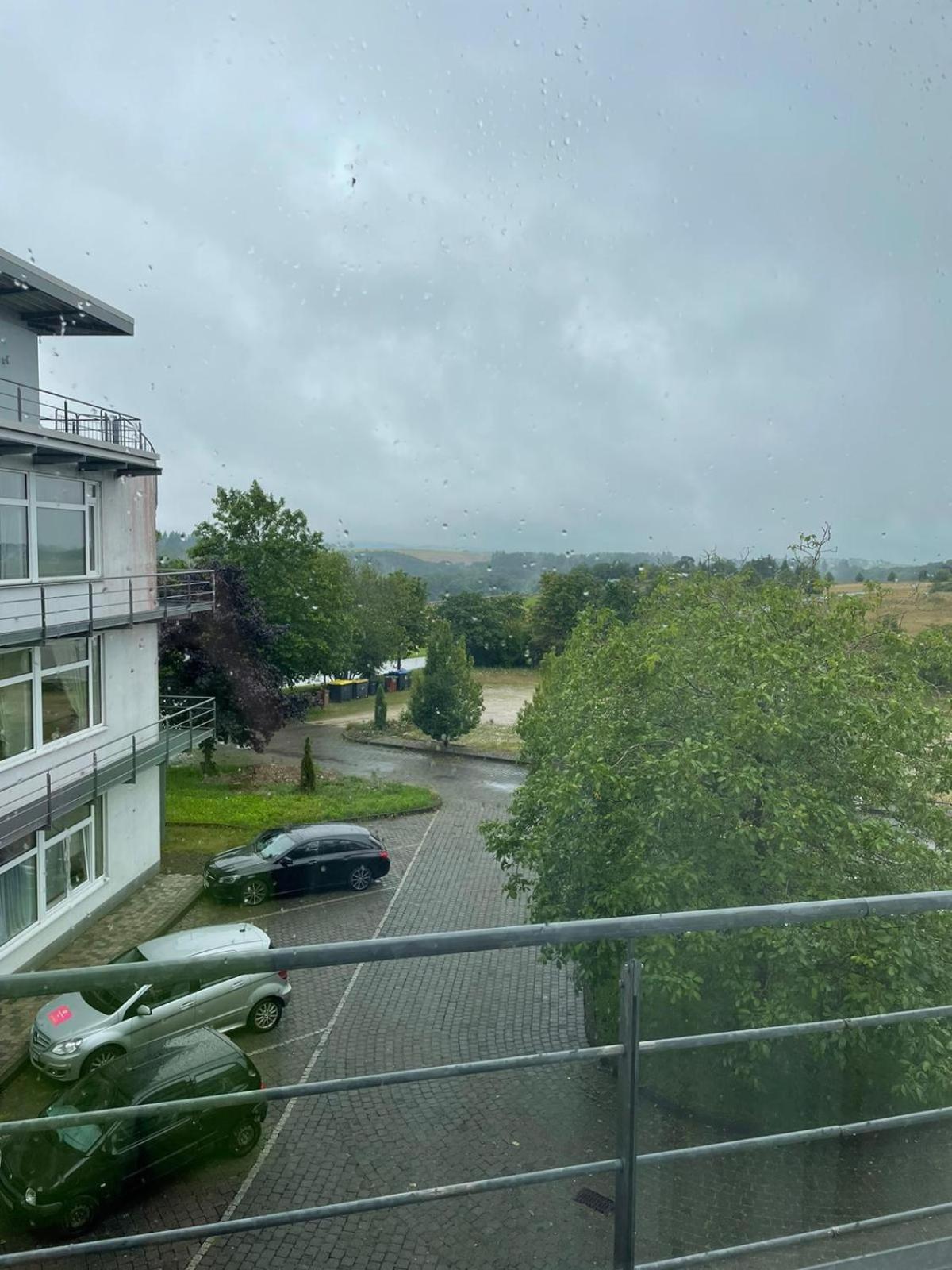 Eventhaus Aparthotel Panzweiler Bagian luar foto